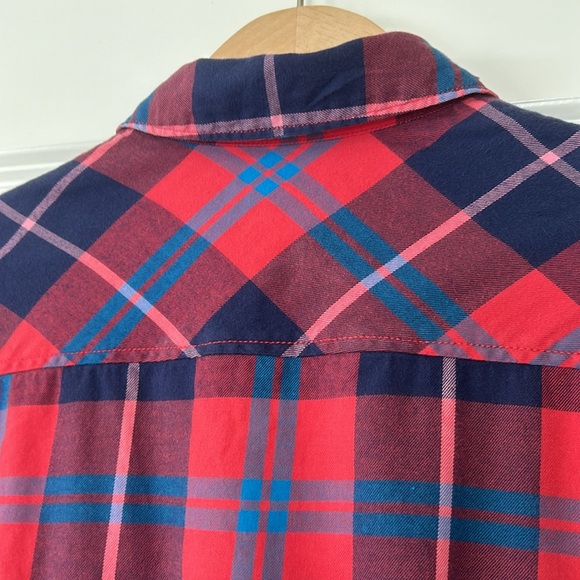 J Crew Perfect Fit Red Plaid Blouse w Princess Seams, Patch Pocket - Picture 7 of 9